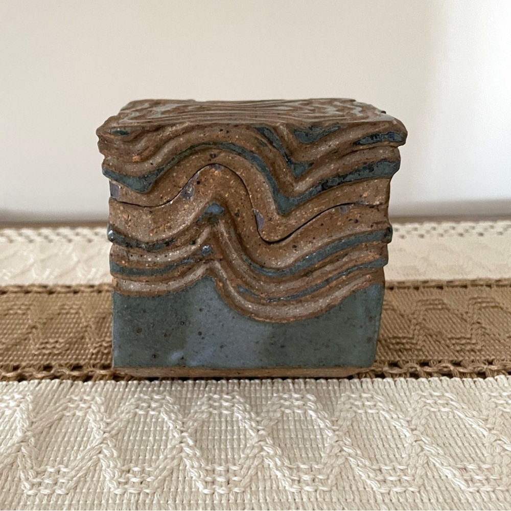 Handmade Artistic Wave Pattern Stone Box - Picture 2 of 11